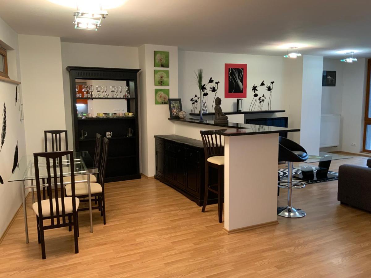 Apartman Na Vyhlidce Apartment การ์โลวีวารี ภายนอก รูปภาพ